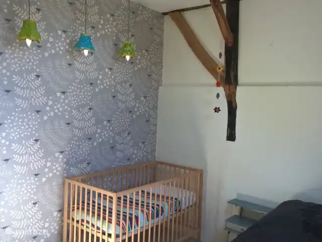 Voor onze kleinste gasten hebben we een babybedje, kinderstoel en box.